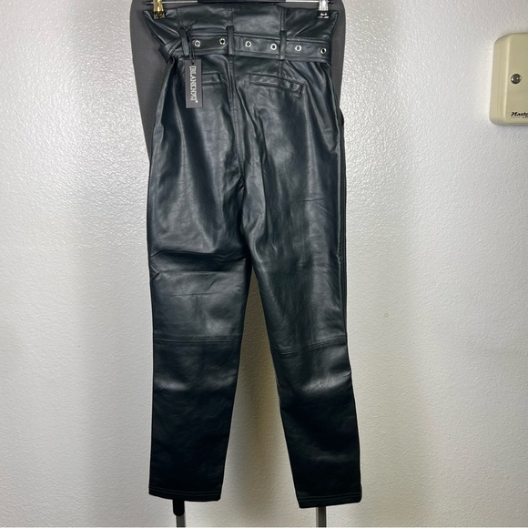 Blank NYC Women’s Black Faux Leather Pants with Belt Size 26 - Picture 4 of 9